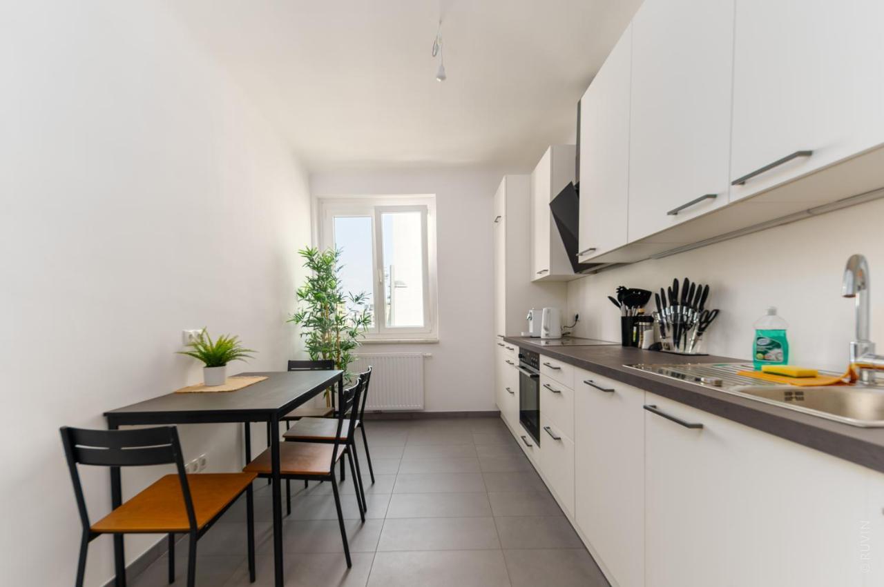 King Bed Home, 3 Bed Rooms, Perfect For Long Term Stay Viena Exterior foto